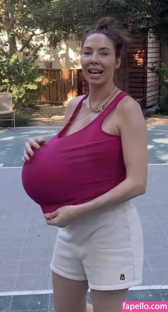 Whitney Cummings / whitneycummings Onlyfans Photo Gallery 