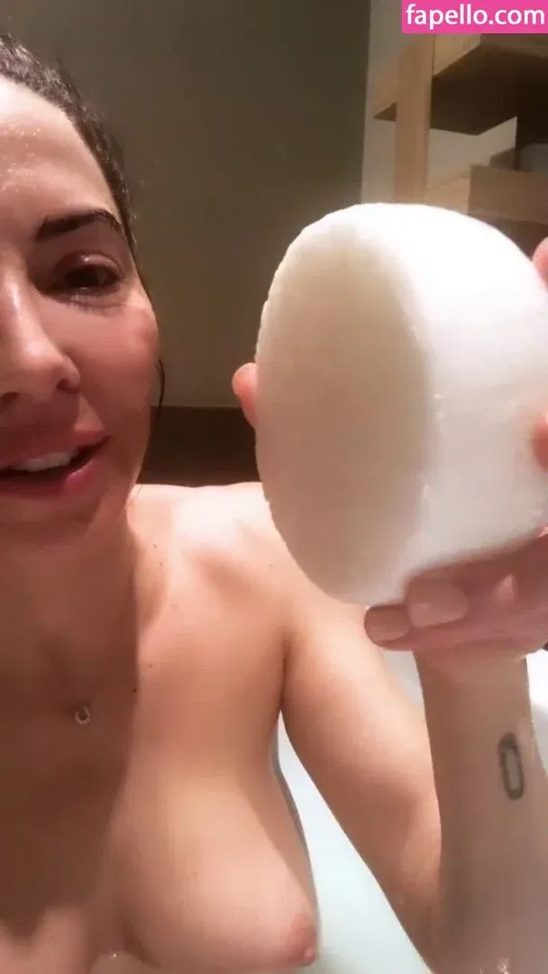 Whitney Cummings / whitneycummings Onlyfans Photo Gallery 