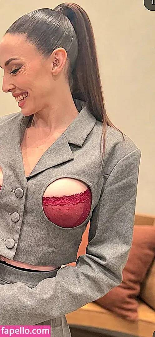 Whitney Cummings / whitneycummings Onlyfans Photo Gallery 