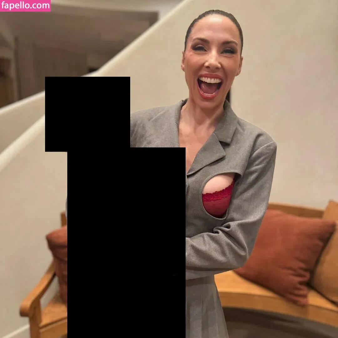 Whitney Cummings / whitneycummings Onlyfans Photo Gallery 