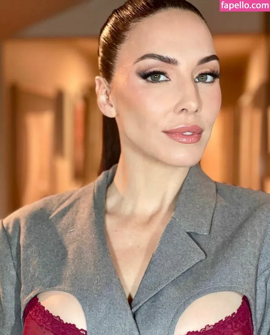 Whitney Cummings / whitneycummings Onlyfans Photo Gallery 