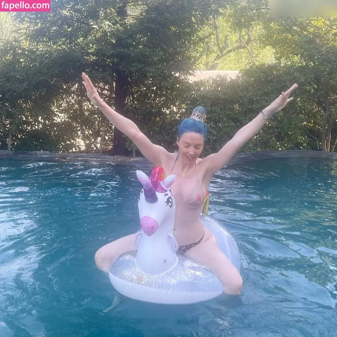 Whitney Cummings / whitneycummings Onlyfans Photo Gallery 