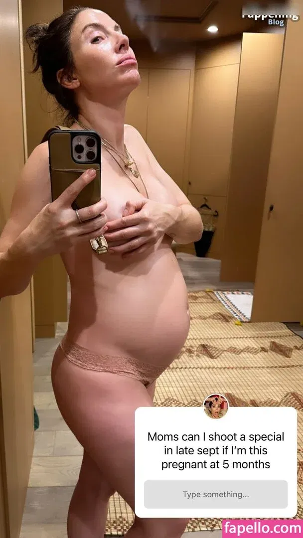 Whitney Cummings / whitneycummings Onlyfans Photo Gallery 