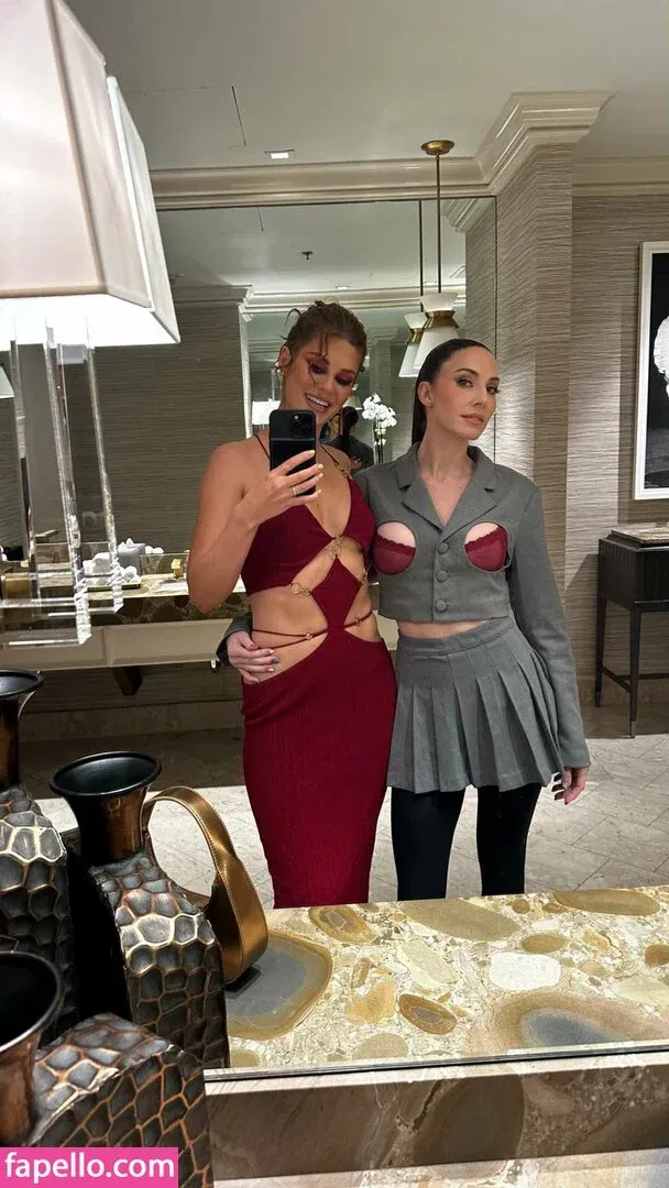 Whitney Cummings / whitneycummings Onlyfans Photo Gallery 