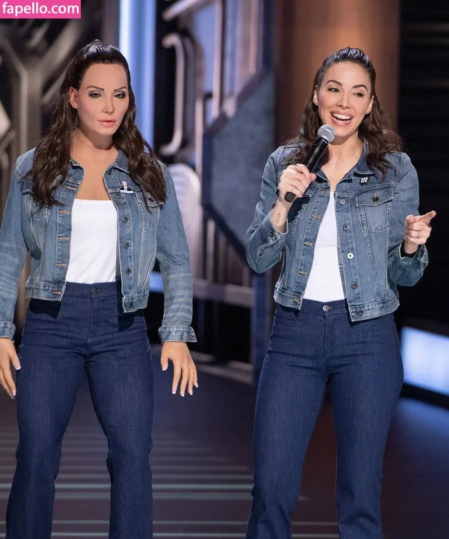 Whitney Cummings / whitneycummings Onlyfans Photo Gallery 