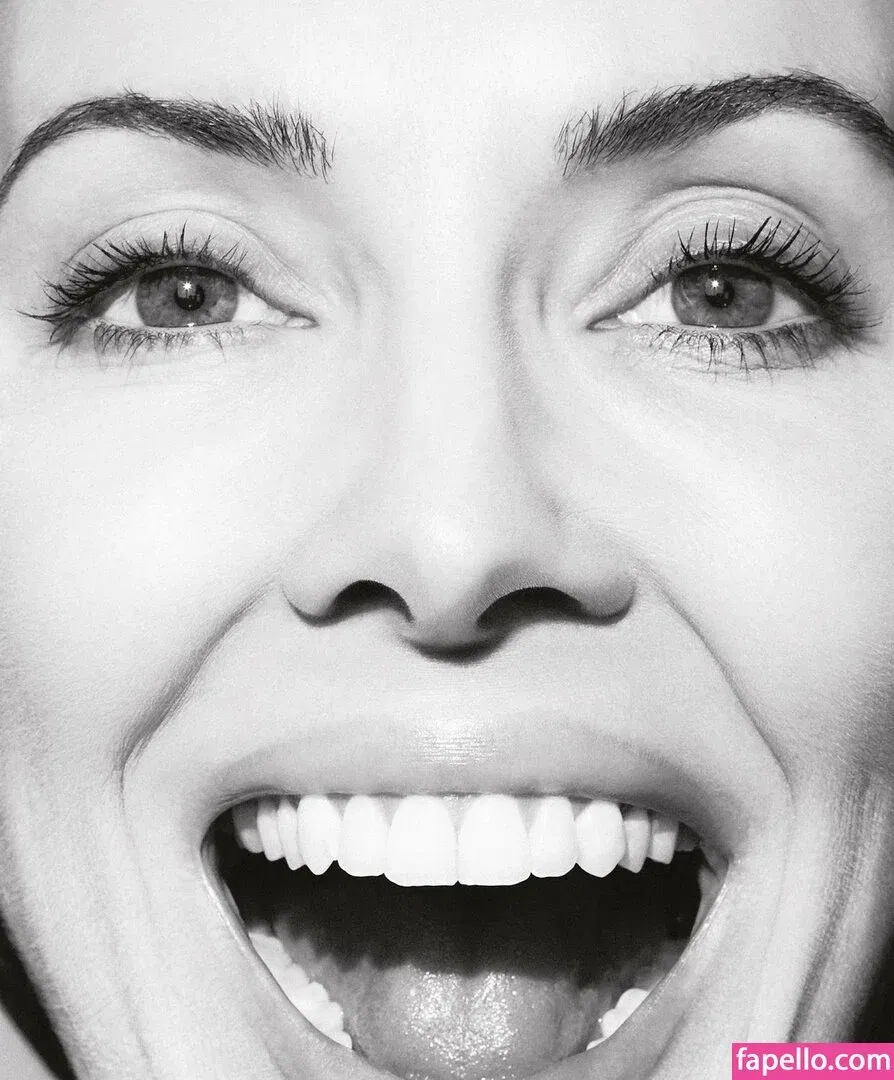 Whitney Cummings / whitneycummings Onlyfans Photo Gallery 