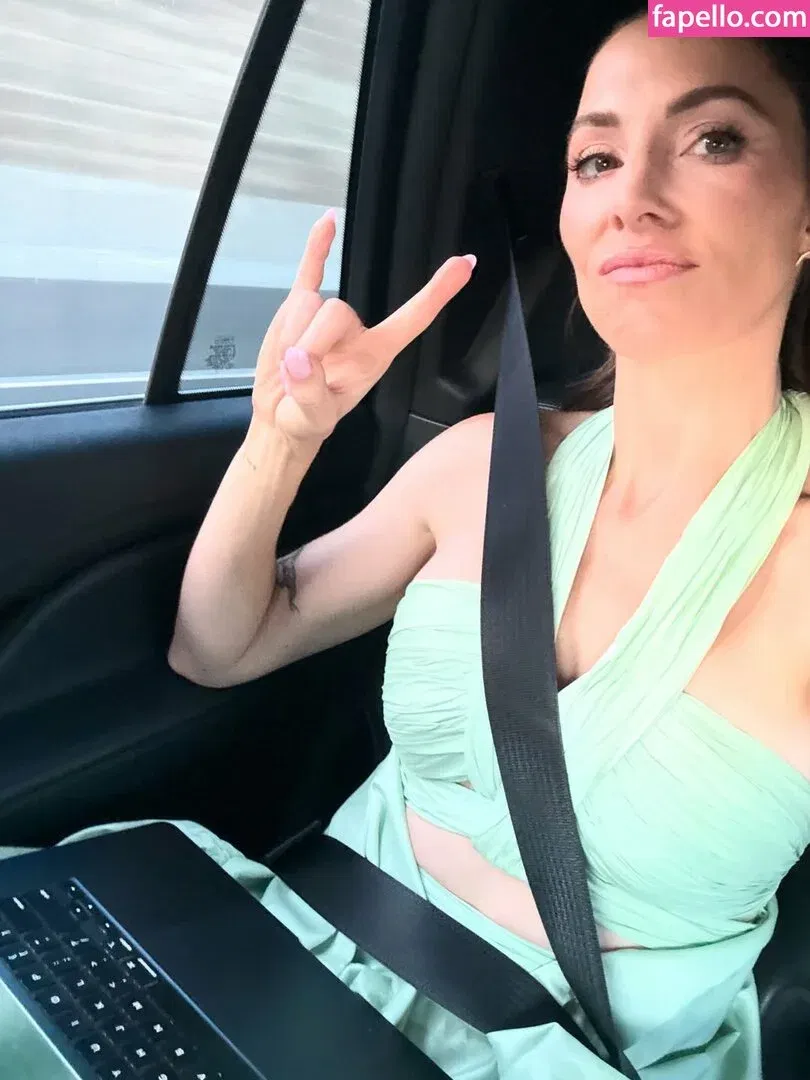 Whitney Cummings / whitneycummings Onlyfans Photo Gallery 