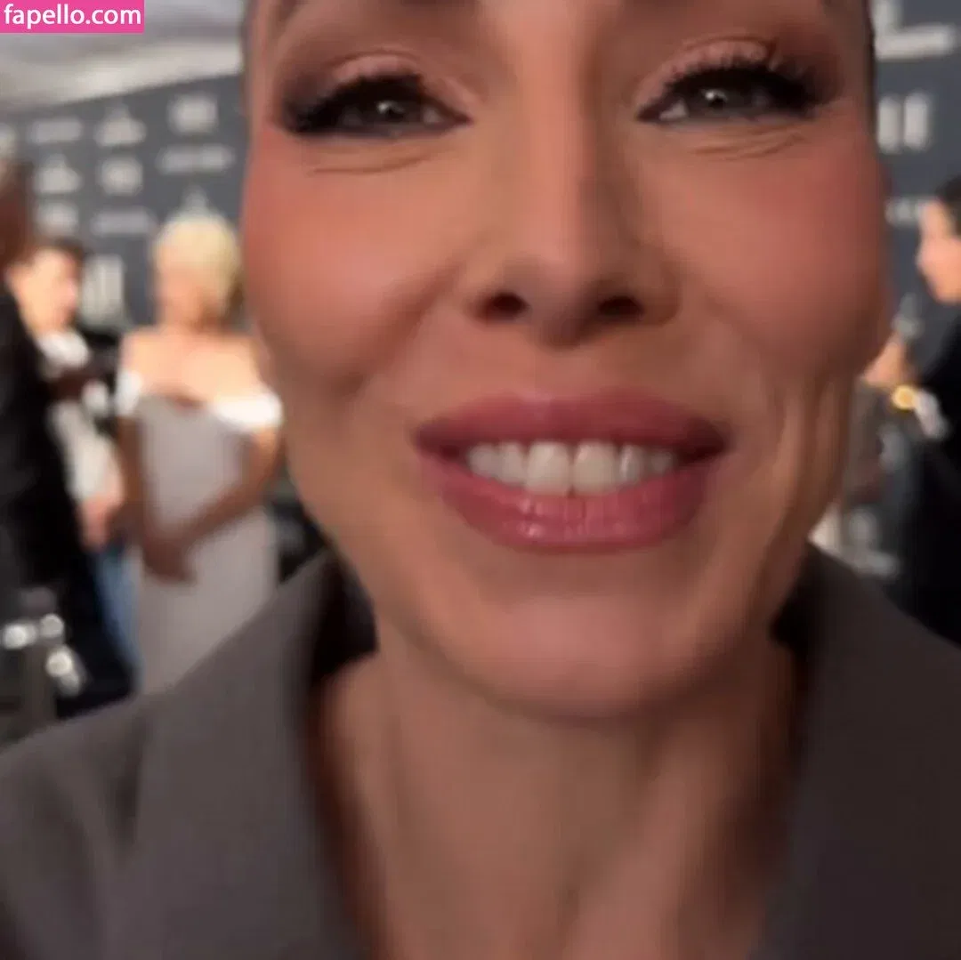 Whitney Cummings / whitneycummings Onlyfans Photo Gallery 