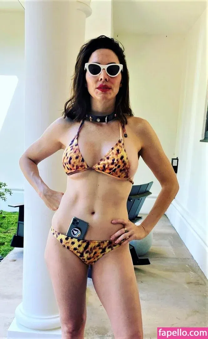 Whitney Cummings / whitneycummings Onlyfans Photo Gallery 