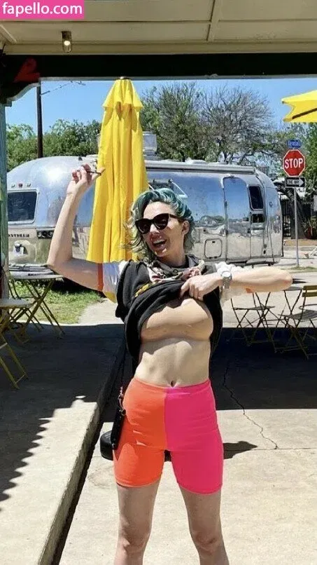 Whitney Cummings / whitneycummings Onlyfans Photo Gallery 