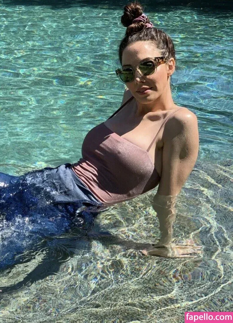 Whitney Cummings / whitneycummings Onlyfans Photo Gallery 