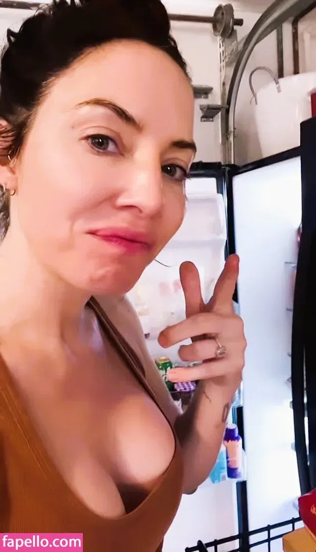 Whitney Cummings / whitneycummings Onlyfans Photo Gallery 