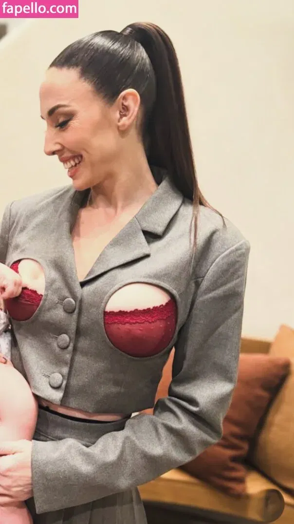 Whitney Cummings / whitneycummings Onlyfans Photo Gallery 