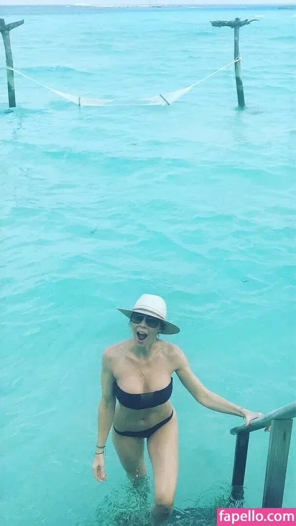 Whitney Cummings / whitneycummings Onlyfans Photo Gallery 