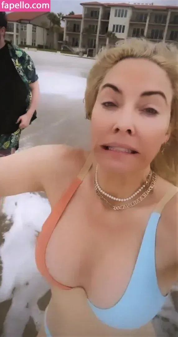 Whitney Cummings / whitneycummings Onlyfans Photo Gallery 