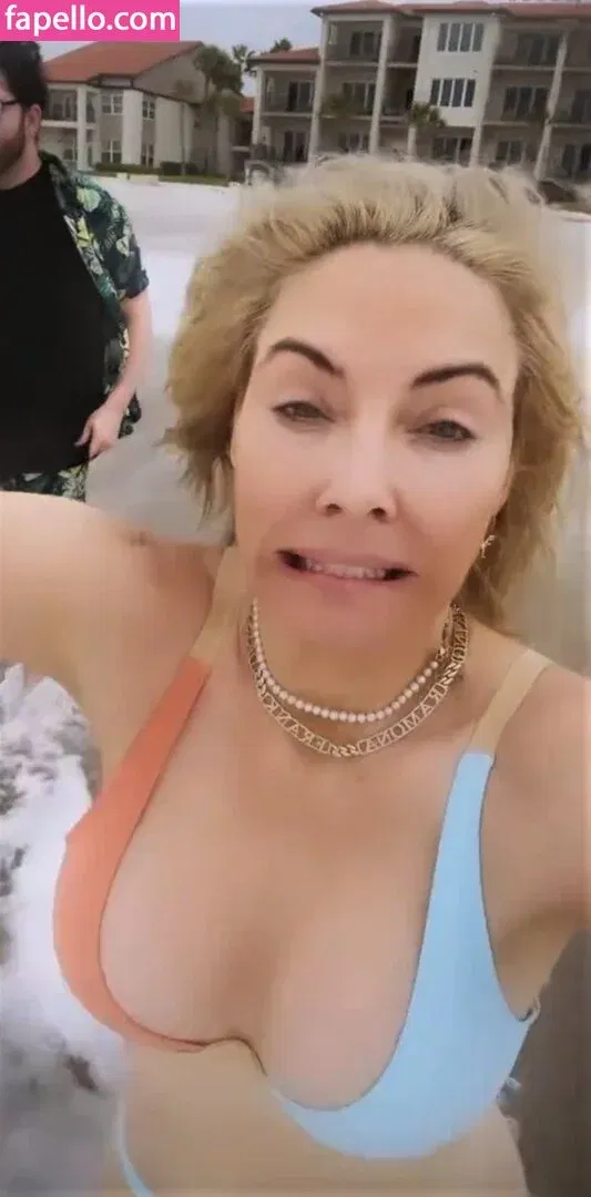 Whitney Cummings / whitneycummings Onlyfans Photo Gallery 