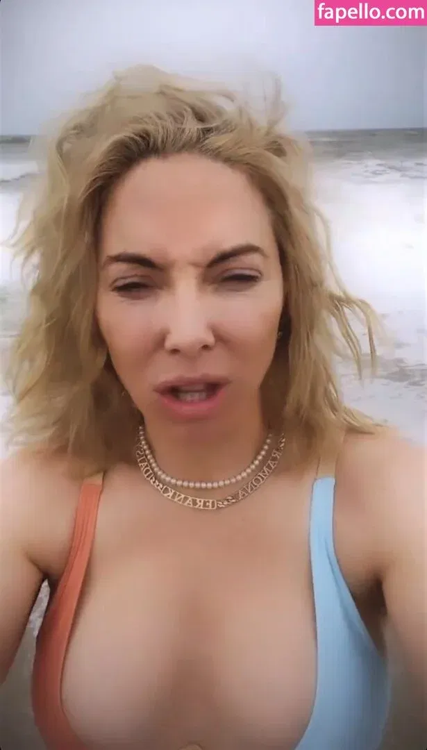 Whitney Cummings / whitneycummings Onlyfans Photo Gallery 