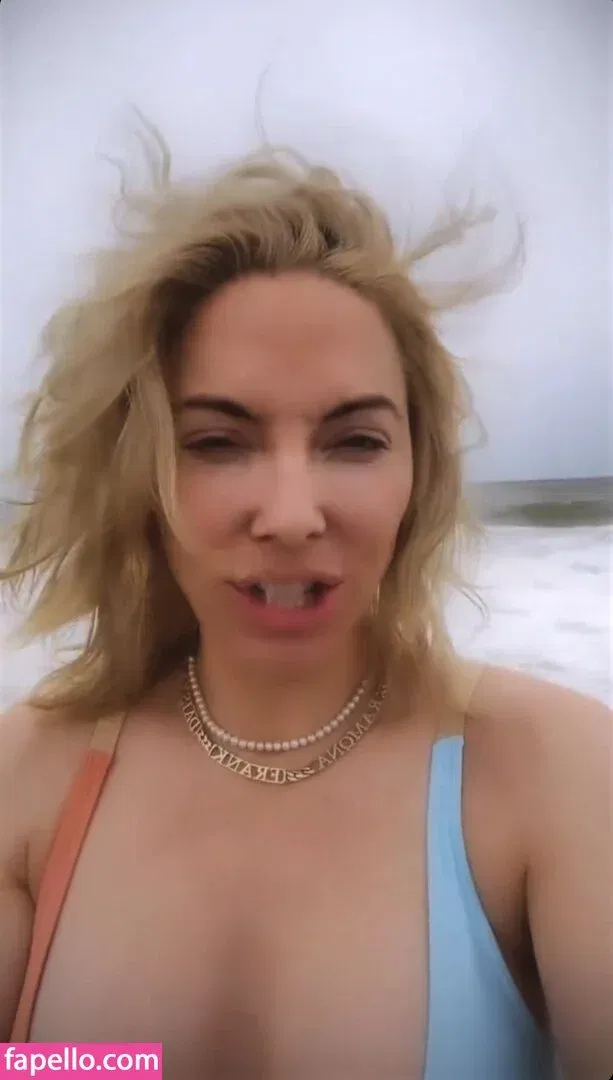 Whitney Cummings / whitneycummings Onlyfans Photo Gallery 