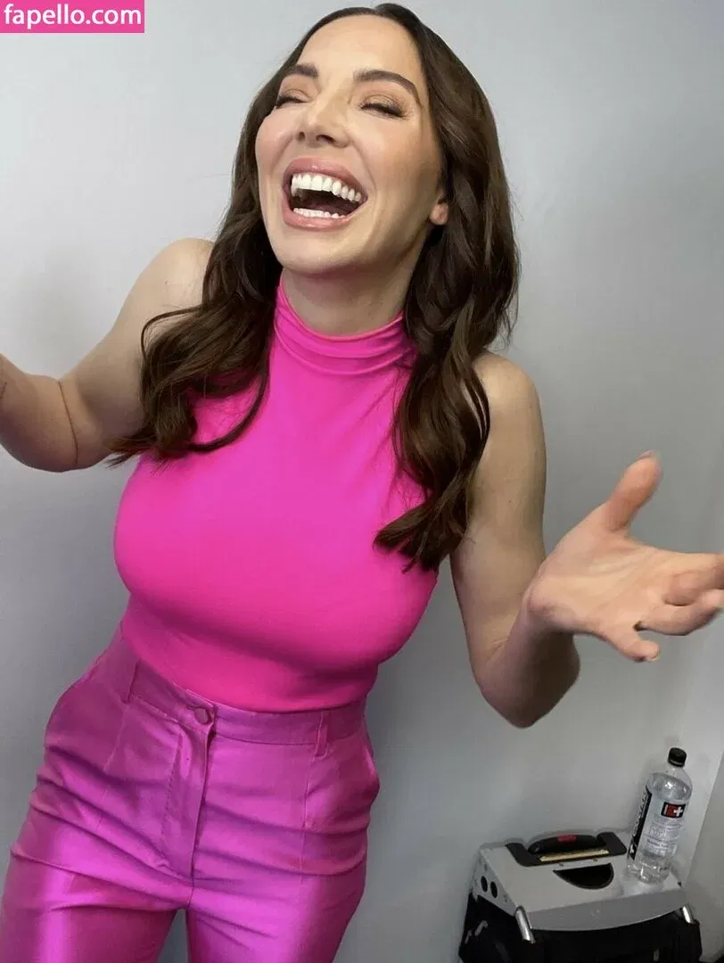 Whitney Cummings / whitneycummings Onlyfans Photo Gallery 