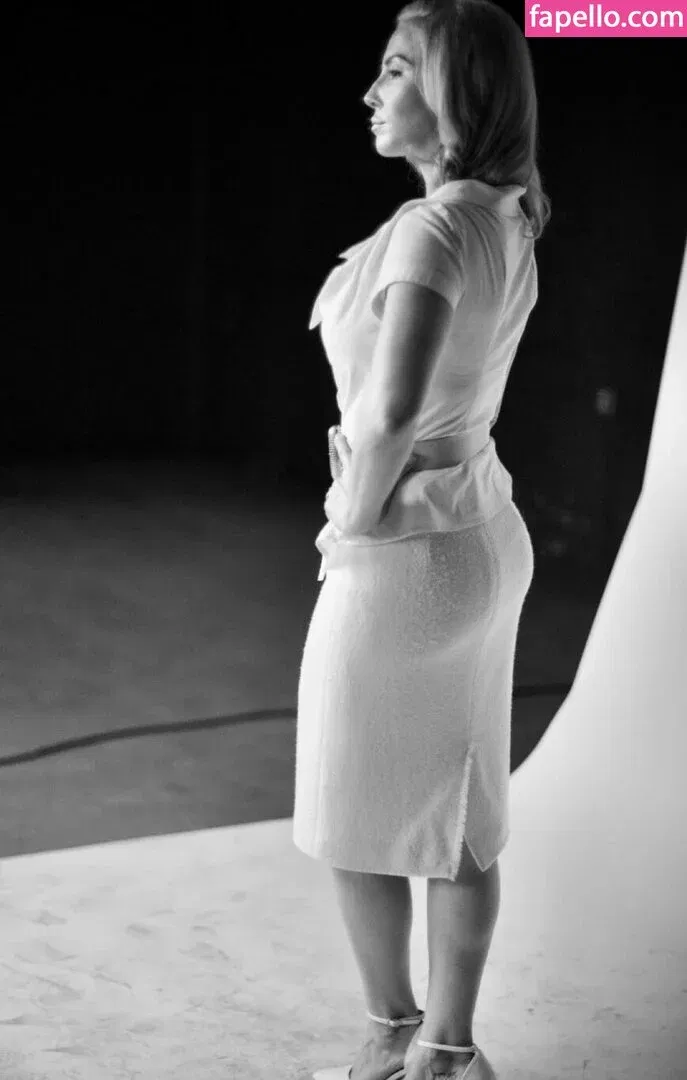 Whitney Cummings / whitneycummings Onlyfans Photo Gallery 