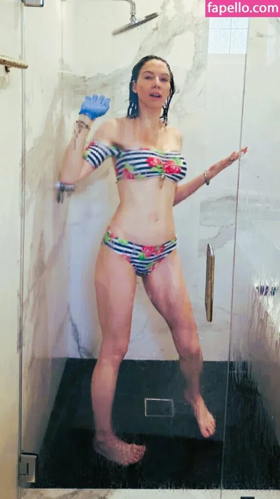 Whitney Cummings / whitneycummings Onlyfans Photo Gallery 