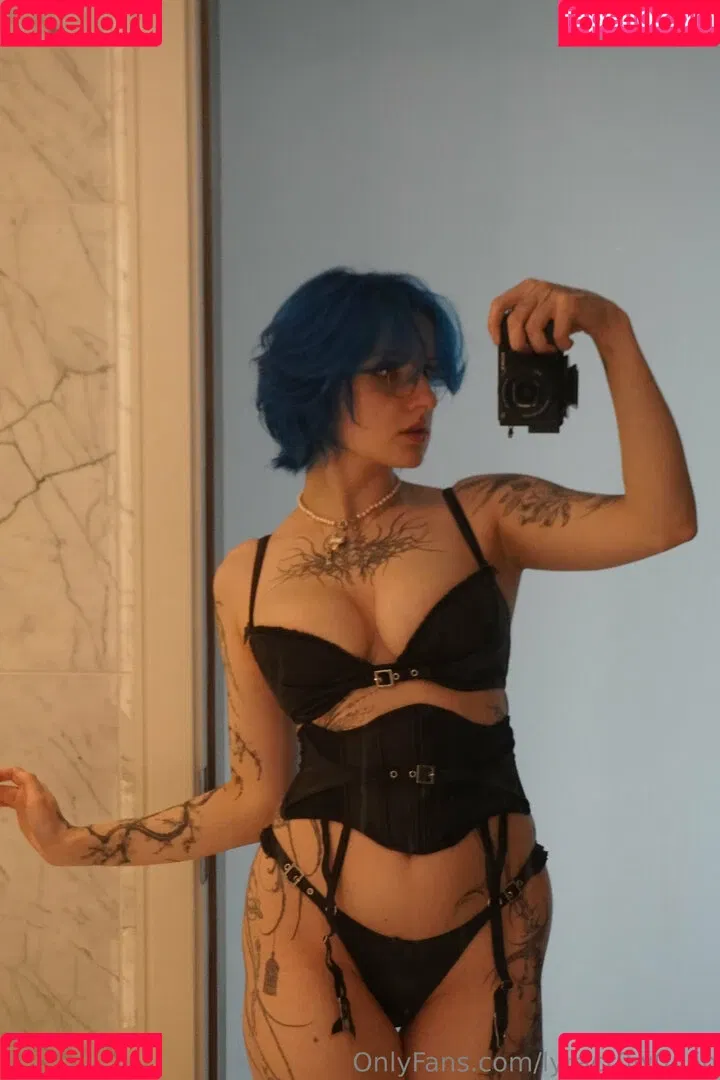 Lyra Crow / lyracr0w0 Onlyfans Photo Gallery 
