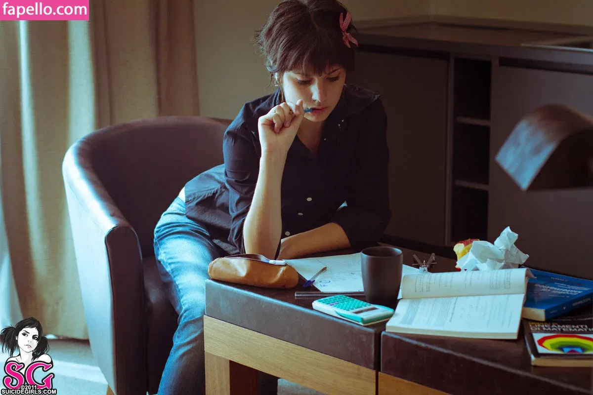 Lauretta / brokendollhatesyou / lauretta_me Onlyfans Photo Gallery 