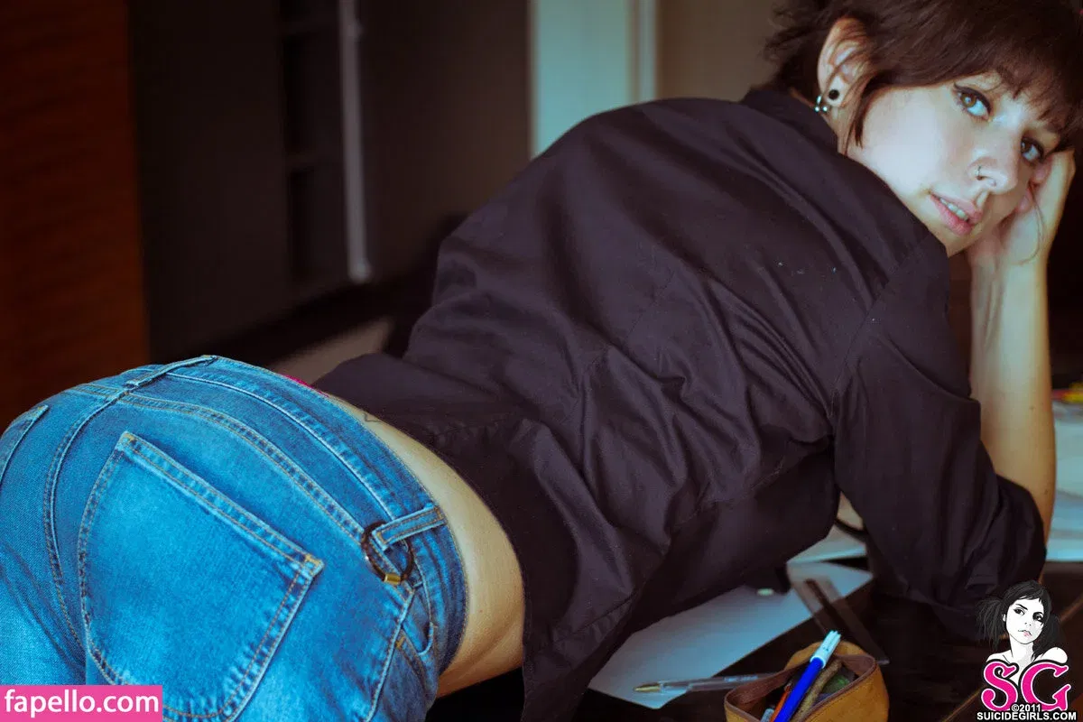 Lauretta / brokendollhatesyou / lauretta_me Onlyfans Photo Gallery 