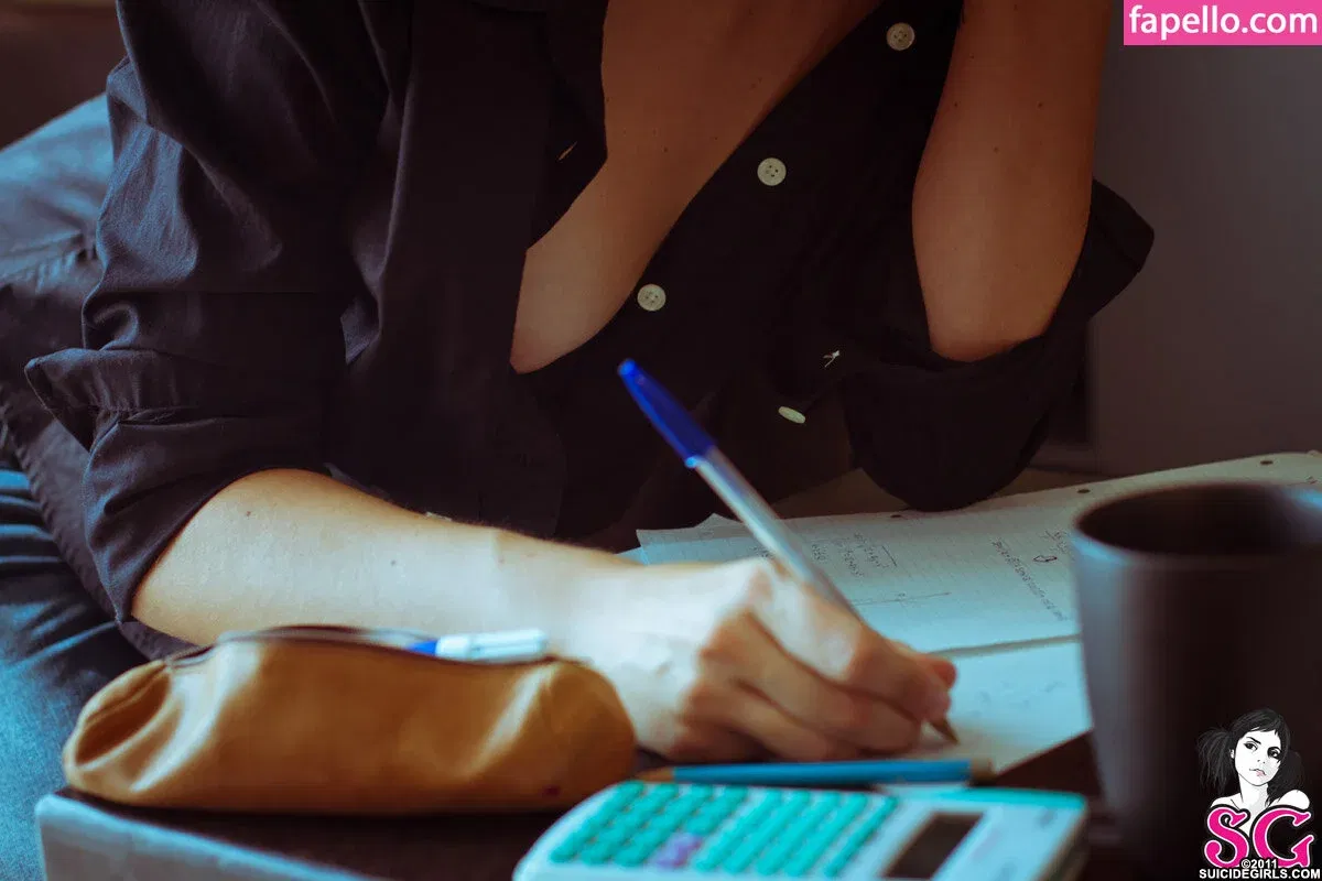 Lauretta / brokendollhatesyou / lauretta_me Onlyfans Photo Gallery 