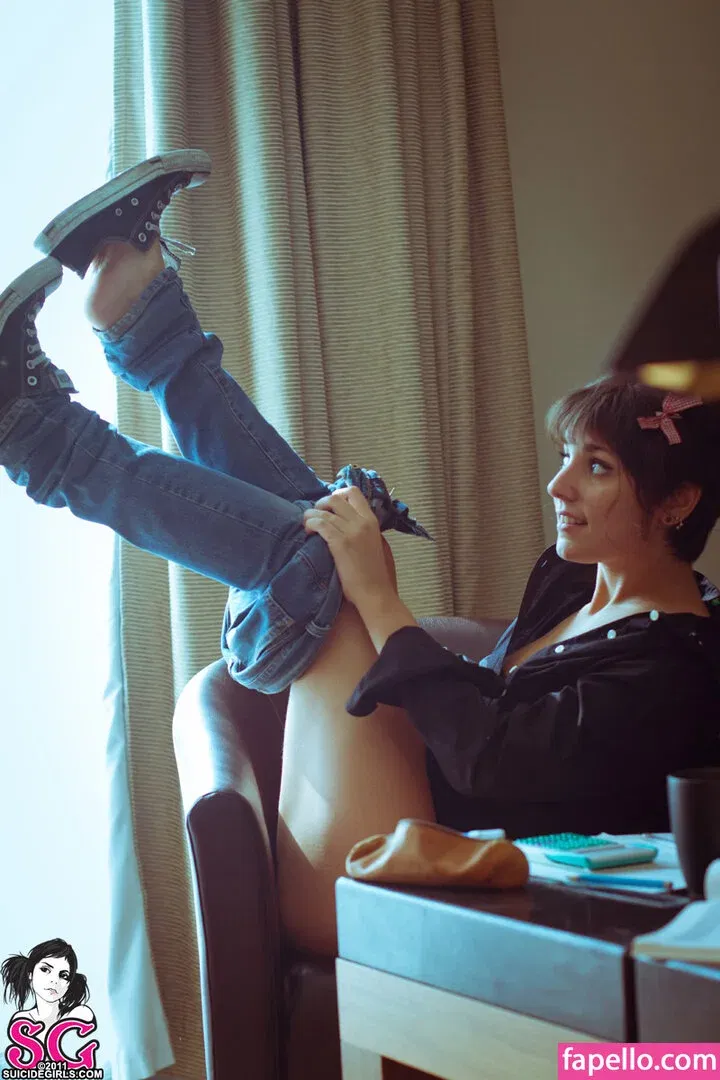 Lauretta / brokendollhatesyou / lauretta_me Onlyfans Photo Gallery 