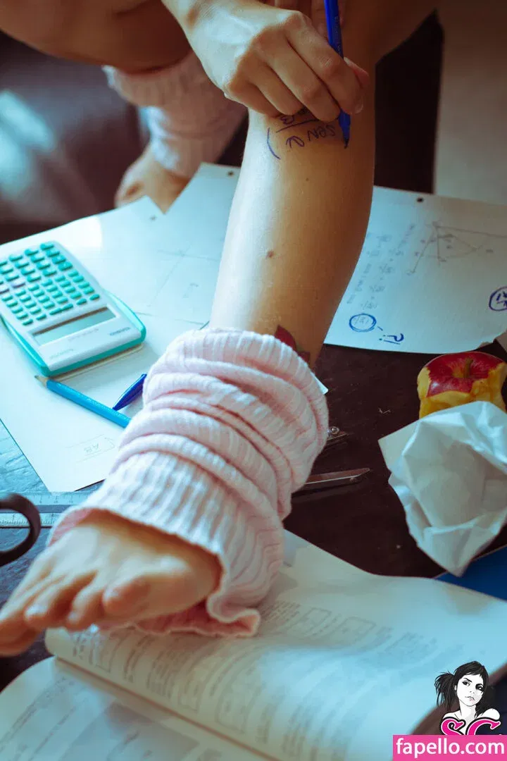 Lauretta / brokendollhatesyou / lauretta_me Onlyfans Photo Gallery 