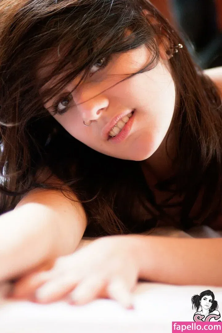 Lauretta / brokendollhatesyou / lauretta_me Onlyfans Photo Gallery 