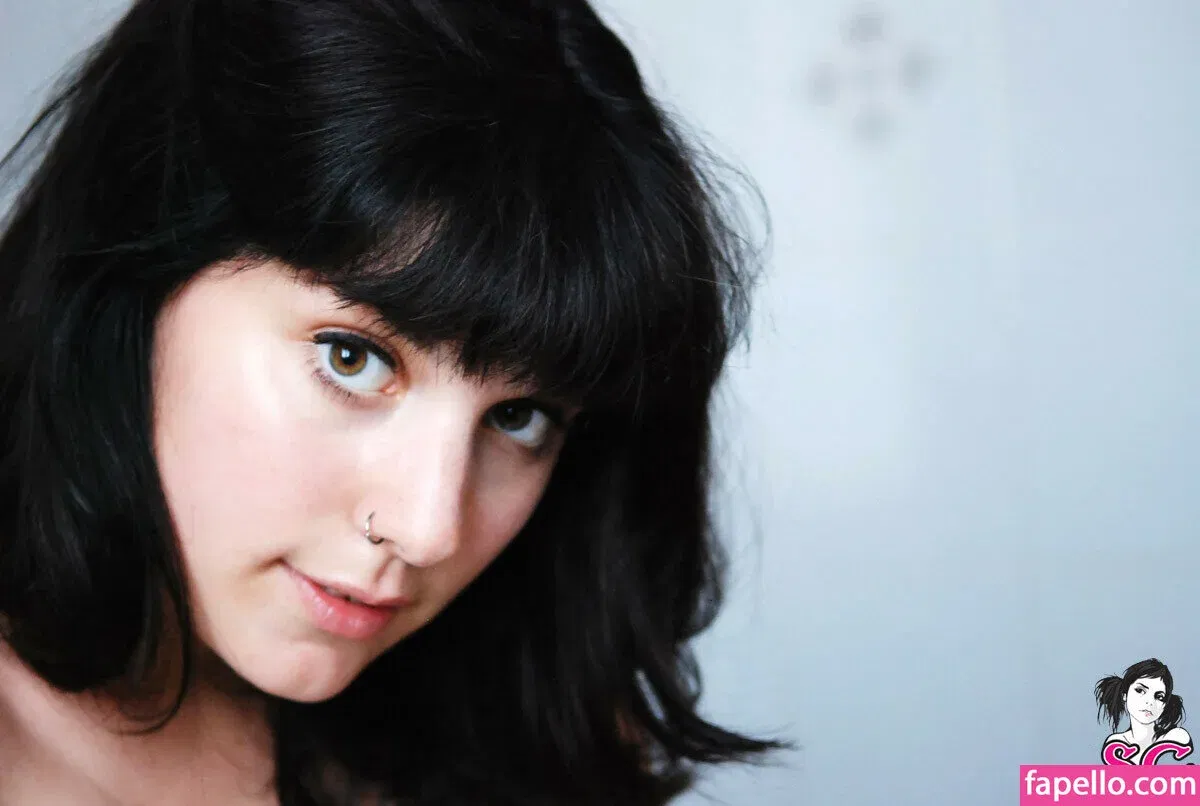 Lauretta / brokendollhatesyou / lauretta_me Onlyfans Photo Gallery 