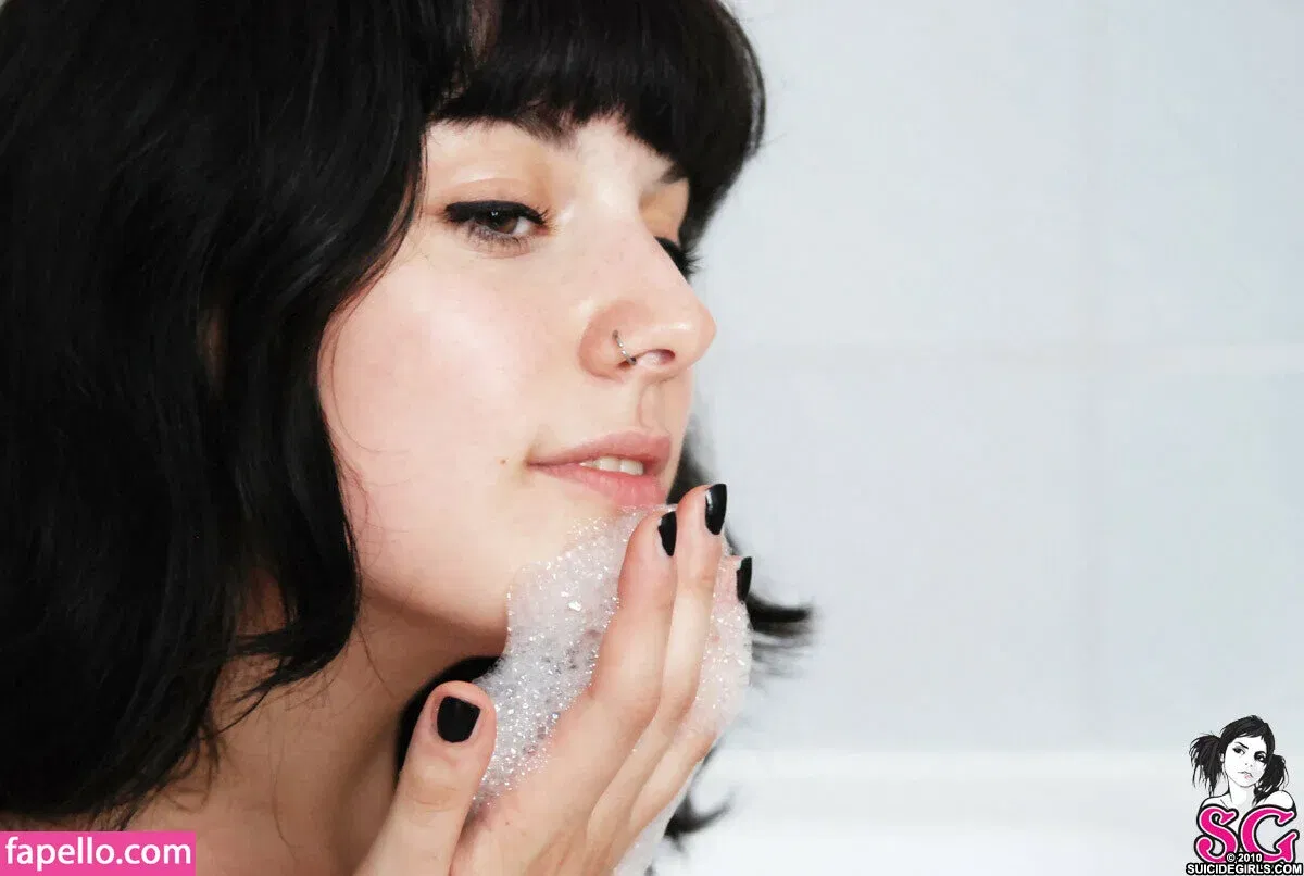 Lauretta / brokendollhatesyou / lauretta_me Onlyfans Photo Gallery 