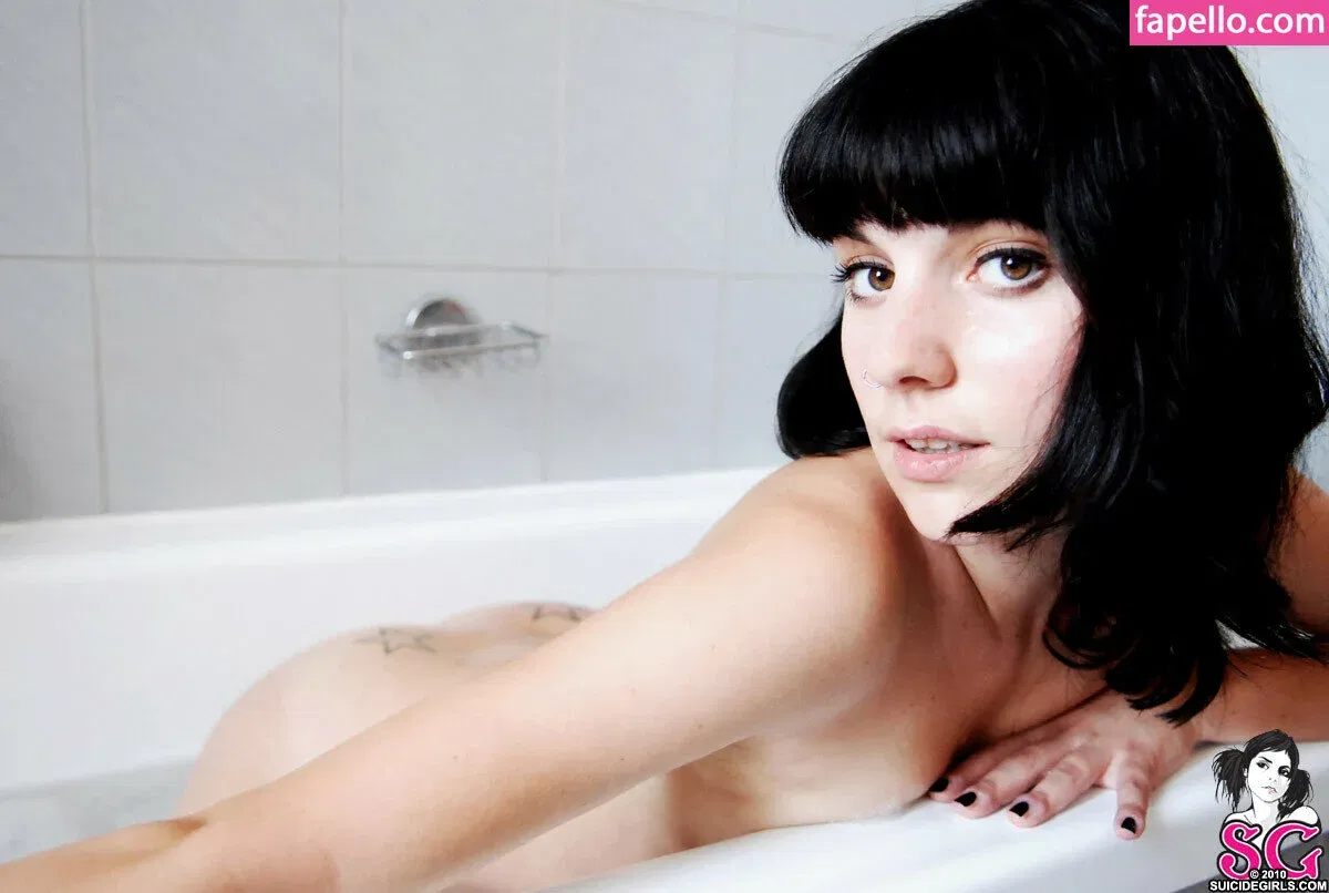 Lauretta / brokendollhatesyou / lauretta_me Onlyfans Photo Gallery 