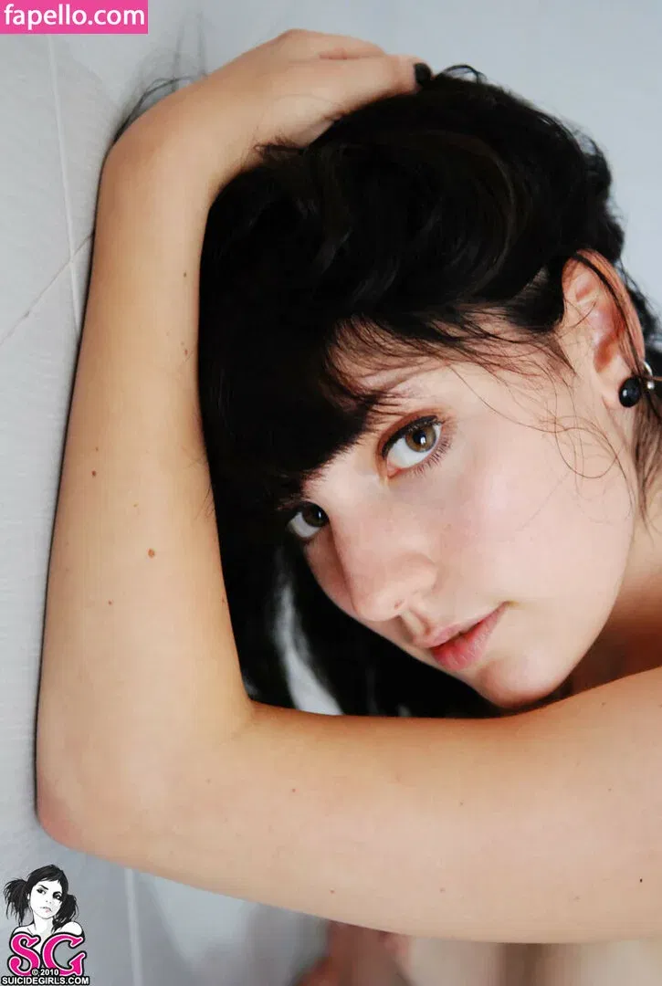 Lauretta / brokendollhatesyou / lauretta_me Onlyfans Photo Gallery 