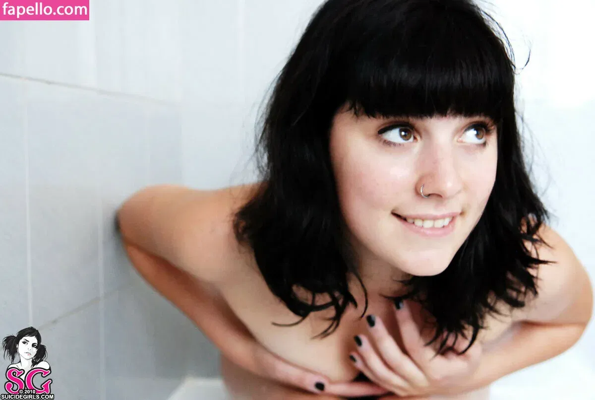 Lauretta / brokendollhatesyou / lauretta_me Onlyfans Photo Gallery 