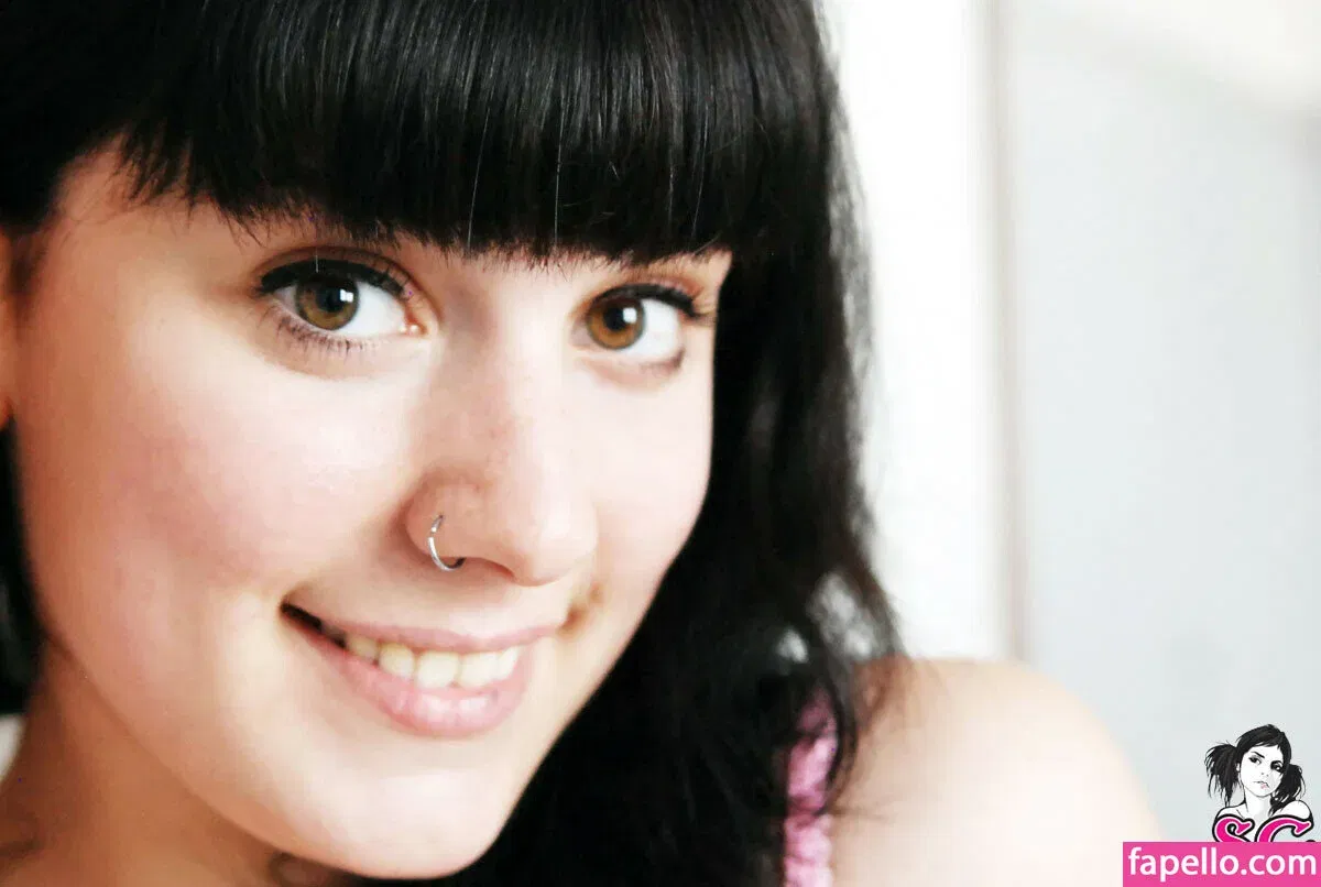 Lauretta / brokendollhatesyou / lauretta_me Onlyfans Photo Gallery 