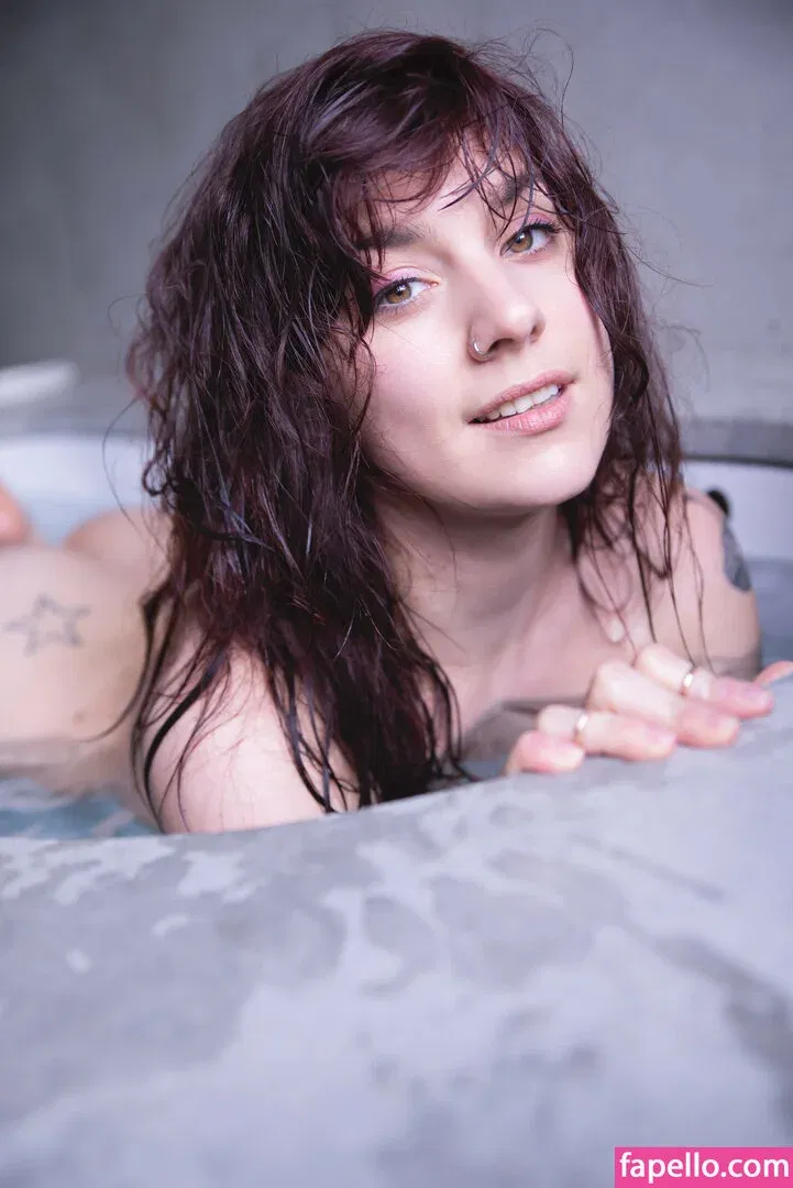 Lauretta / brokendollhatesyou / lauretta_me Onlyfans Photo Gallery 