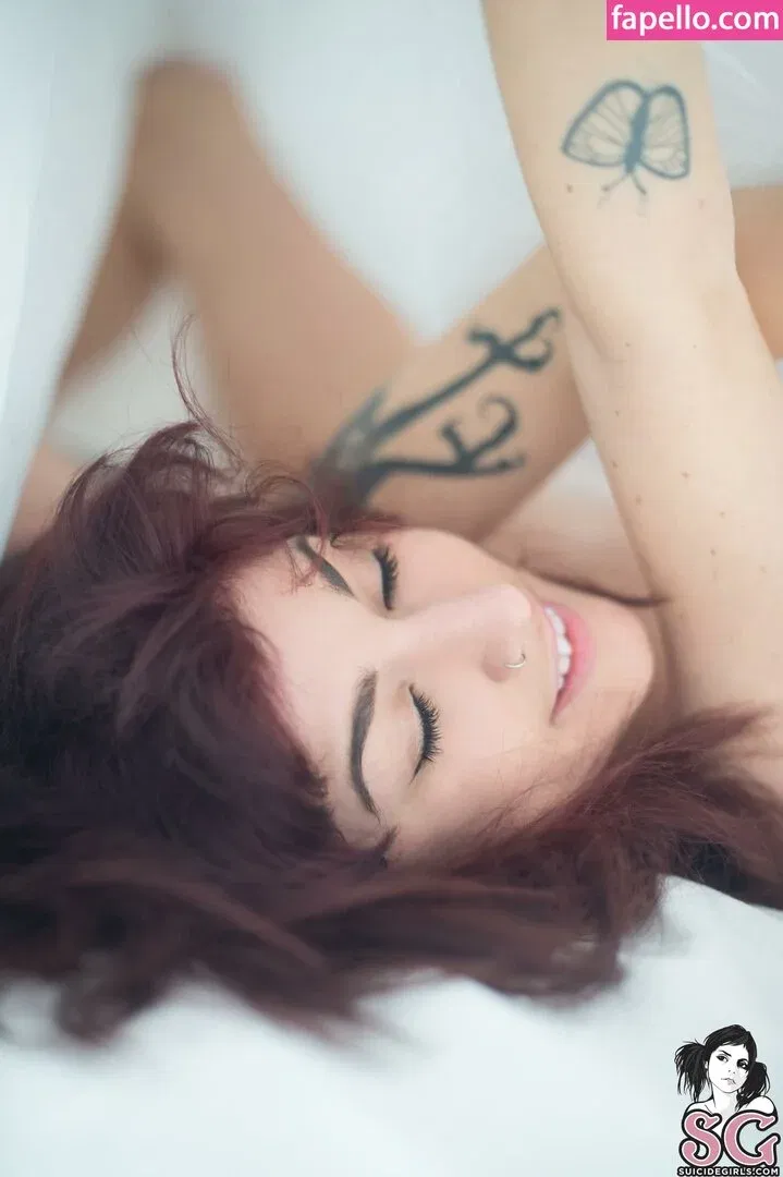 Lauretta / brokendollhatesyou / lauretta_me Onlyfans Photo Gallery 