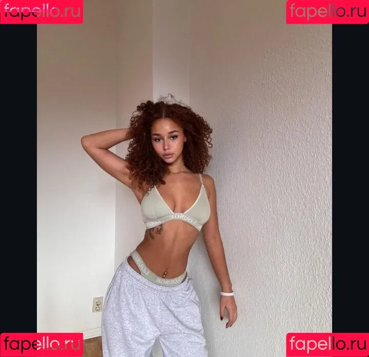 Chevelly / Vellyyx / rosechevelle Onlyfans Photo Gallery 