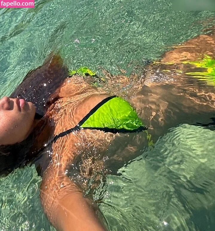 Chevelly / Vellyyx / rosechevelle Onlyfans Photo Gallery 