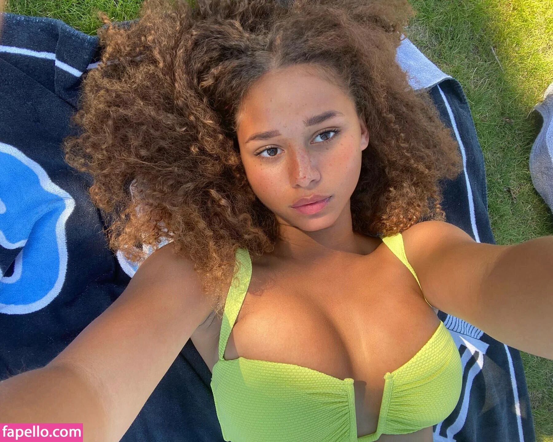 Chevelly / Vellyyx / rosechevelle Onlyfans Photo Gallery 