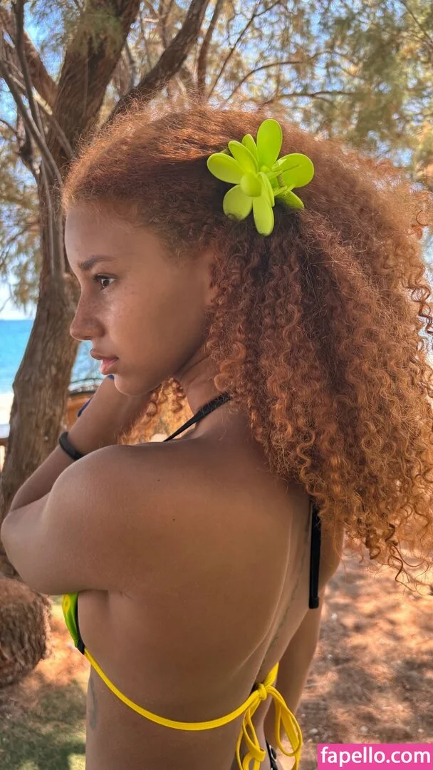 Chevelly / Vellyyx / rosechevelle Onlyfans Photo Gallery 