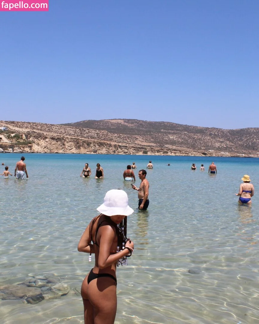 Chevelly / Vellyyx / rosechevelle Onlyfans Photo Gallery 