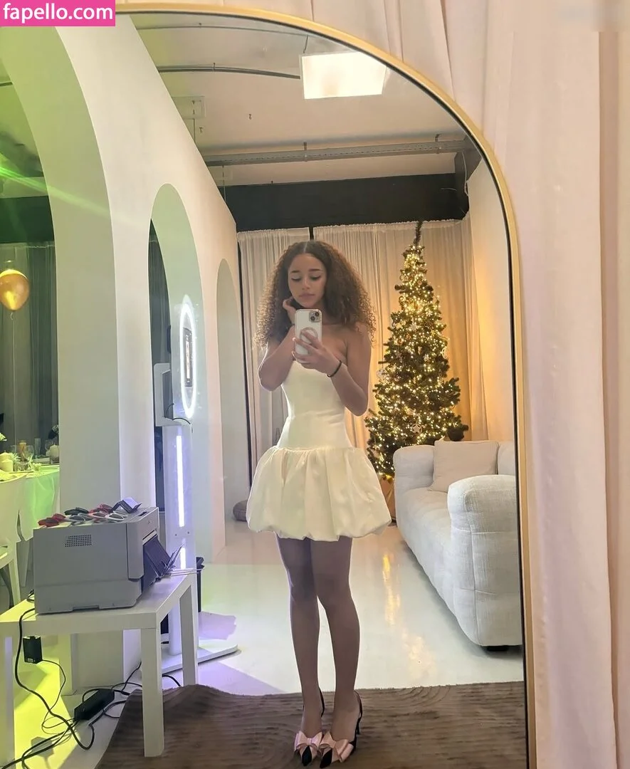 Chevelly / Vellyyx / rosechevelle Onlyfans Photo Gallery 