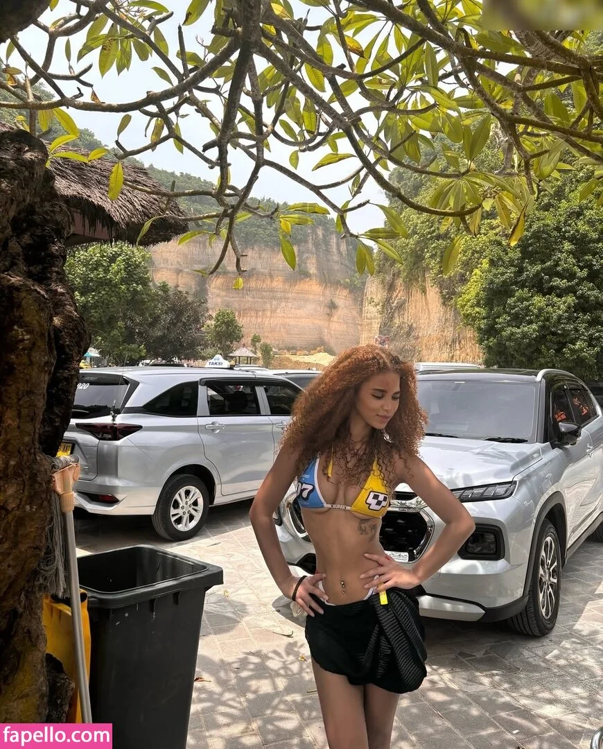 Chevelly / Vellyyx / rosechevelle Onlyfans Photo Gallery 