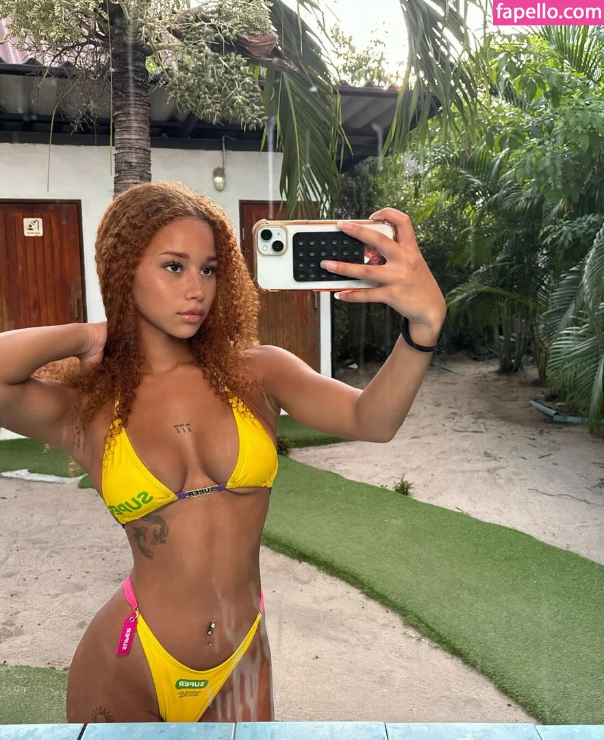 Chevelly / Vellyyx / rosechevelle Onlyfans Photo Gallery 