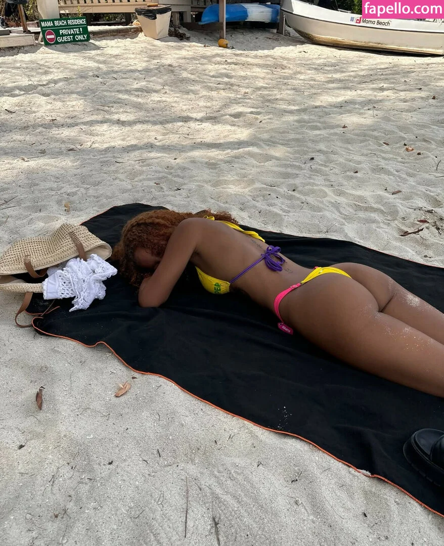 Chevelly / Vellyyx / rosechevelle Onlyfans Photo Gallery 