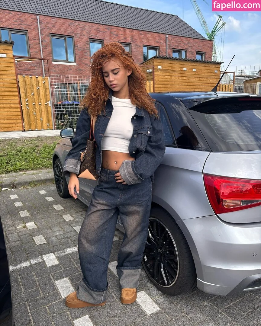 Chevelly / Vellyyx / rosechevelle Onlyfans Photo Gallery 